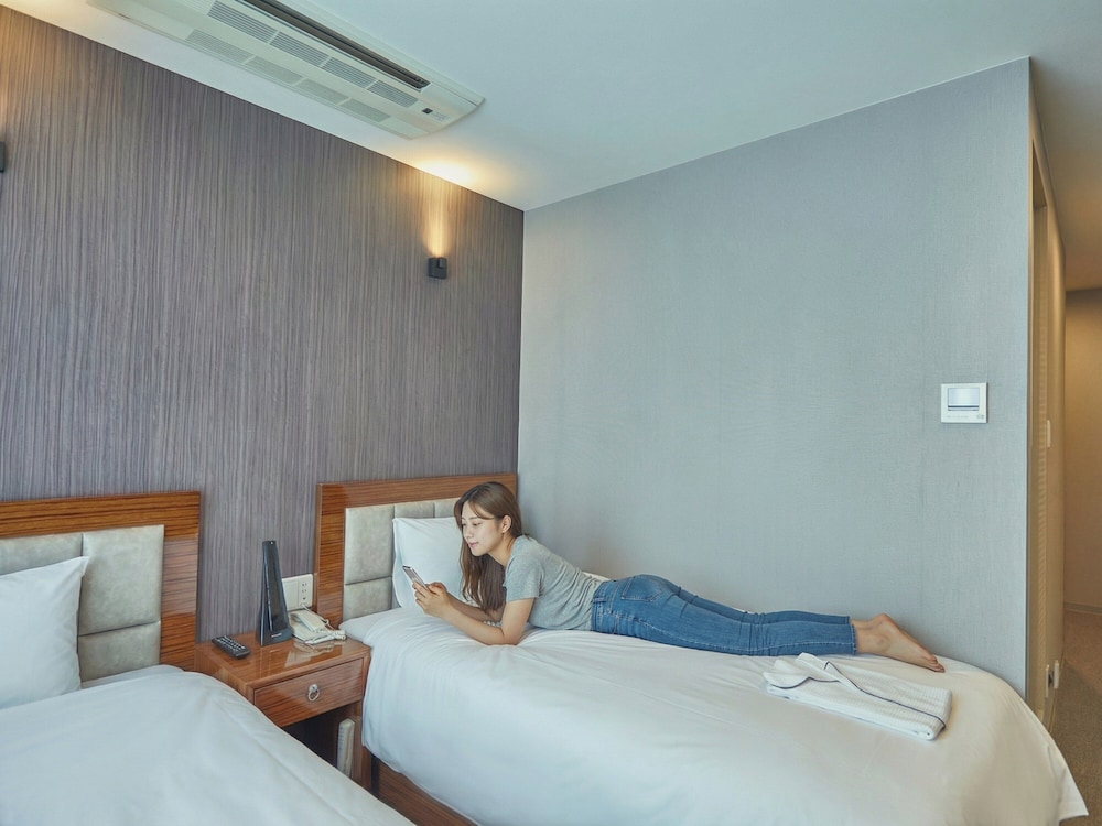 ツインルーム 客室1 | EZ HOTEL 関西空港 Seaside