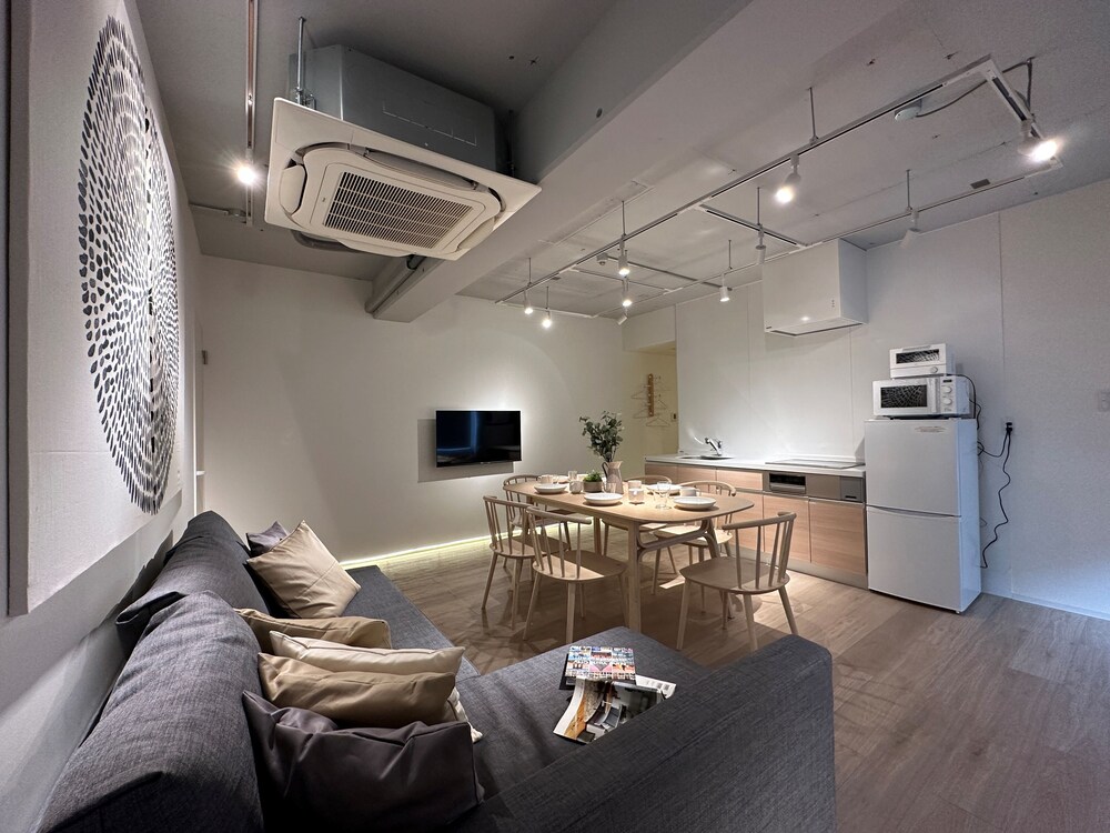 ファミリー アパートメント 1 ベッドルーム (501) 客室1 | Art BLDG