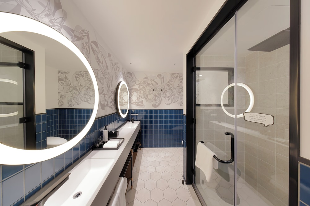 デラックス ルーム キングベッド 1 台 シティビュー バスルーム0 | キャプション by Hyatt なんば 大阪