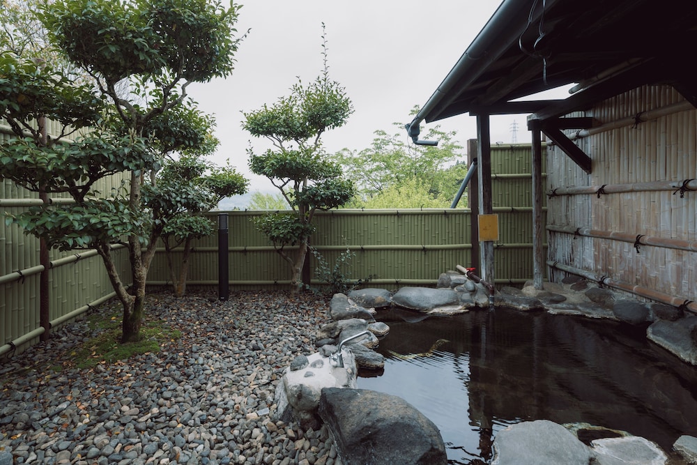 ファミリー ルーム 客室5 | 白水温泉 竹の倉山荘