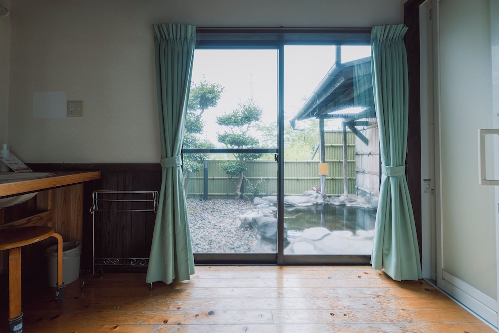 ファミリー ルーム 客室4 | 白水温泉 竹の倉山荘