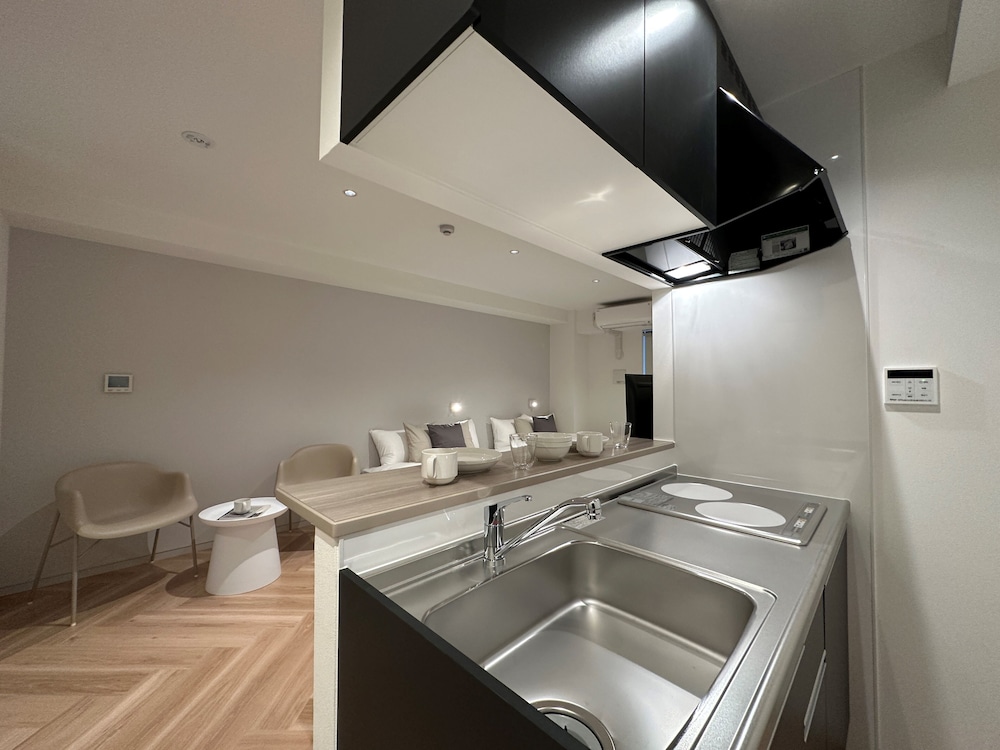 コンフォート スタジオ ダブルベッド 2 台 専用キッチン2 | Rijodori