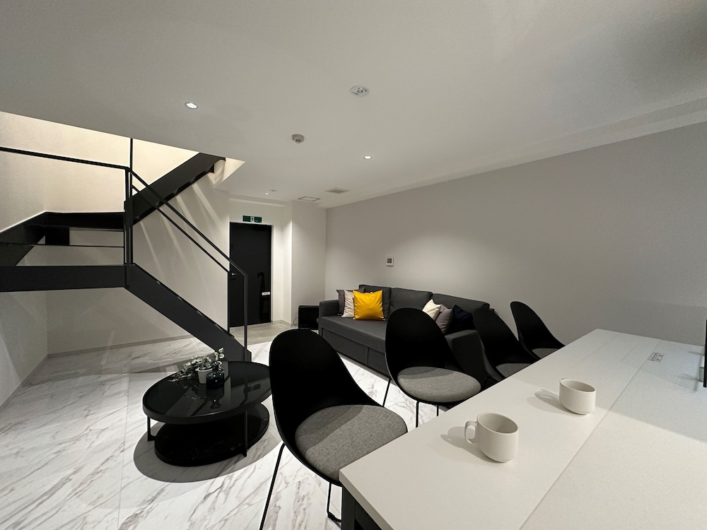 エグゼクティブ アパートメント 客室内のダイニングエリア0 | Rijodori