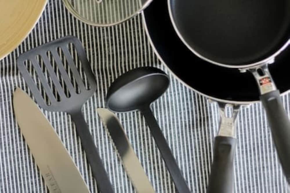 コンフォート スタジオ ダブルベッド 2 台 専用キッチン3 | Rijodori