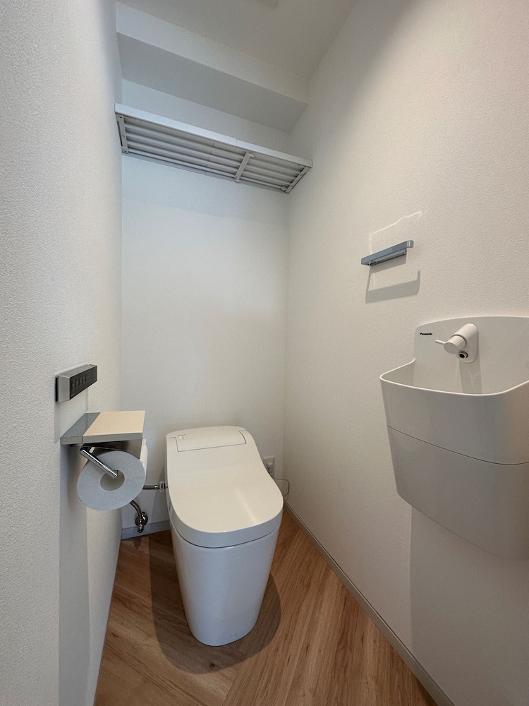 コンフォート スタジオ ダブルベッド 2 台 バスルーム2 | Rijodori