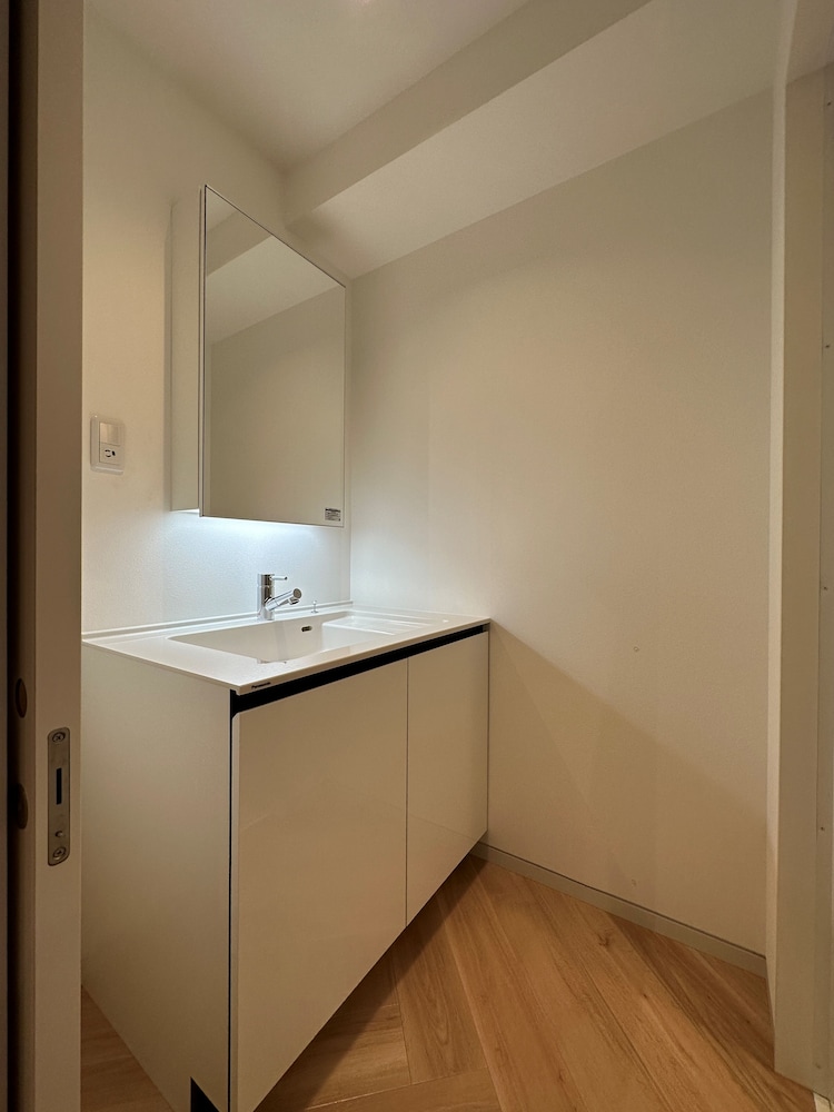 コンフォート スタジオ ダブルベッド 2 台 バスルーム0 | Rijodori