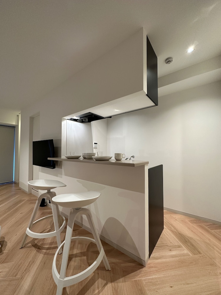 コンフォート スタジオ ダブルベッド 2 台 専用キッチン1 | Rijodori