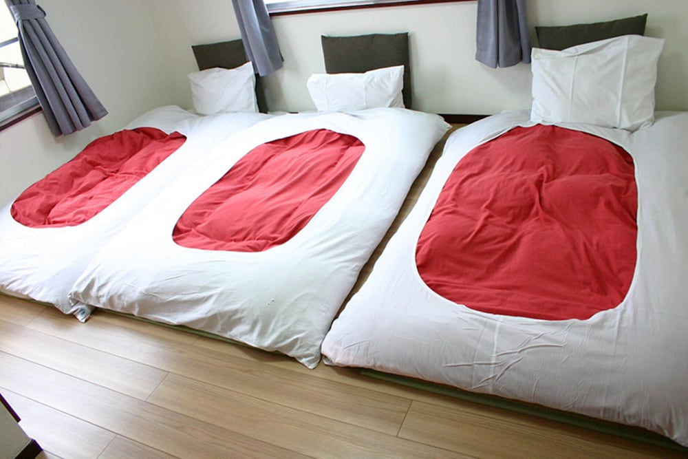 クラシック トリプルルーム ベッド (複数台) 禁煙 シティビュー 客室1 | RETROレトロ