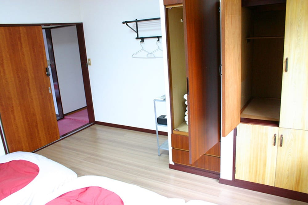 クラシック トリプルルーム ベッド (複数台) 禁煙 シティビュー 客室2 | RETROレトロ