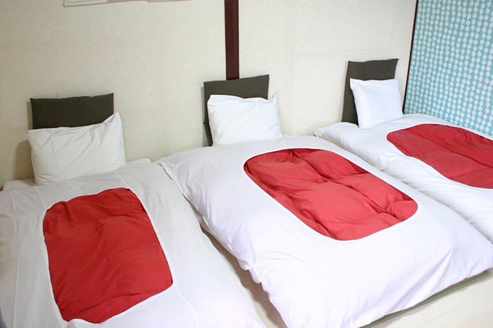 ファミリー 4 人部屋 ベッド (複数台) 禁煙 マウンテンビュー 客室1 | RETROレトロ