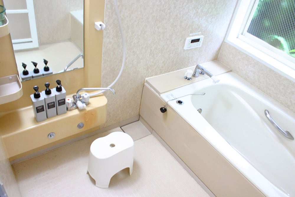 コンフォート トリプルルーム ベッド (複数台) 禁煙 シティビュー 共用バスルーム0 | RETROレトロ