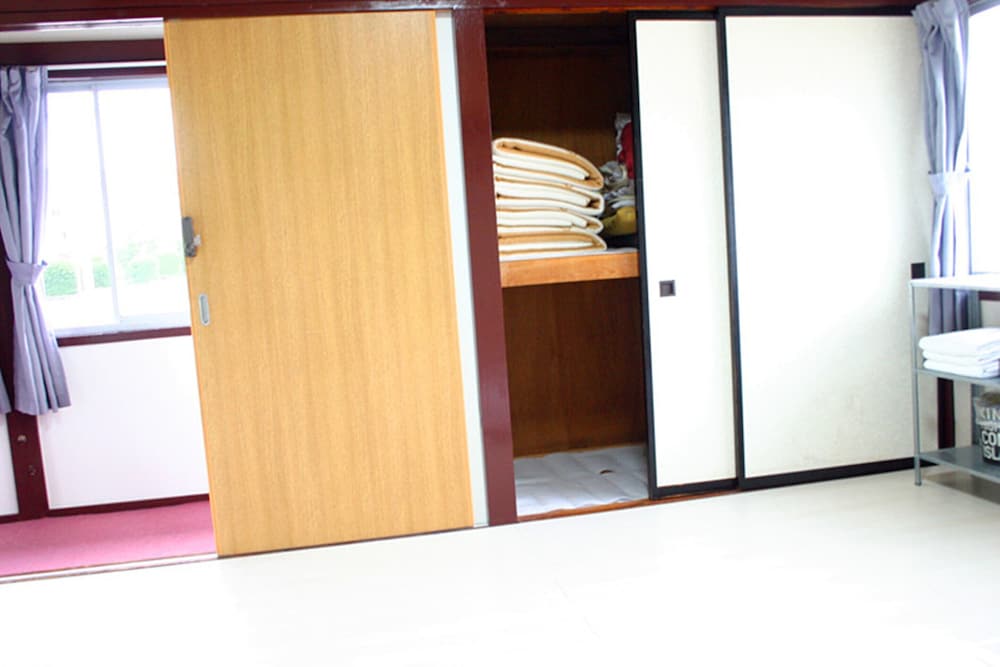 ファミリー 4 人部屋 ベッド (複数台) 禁煙 マウンテンビュー 客室2 | RETROレトロ