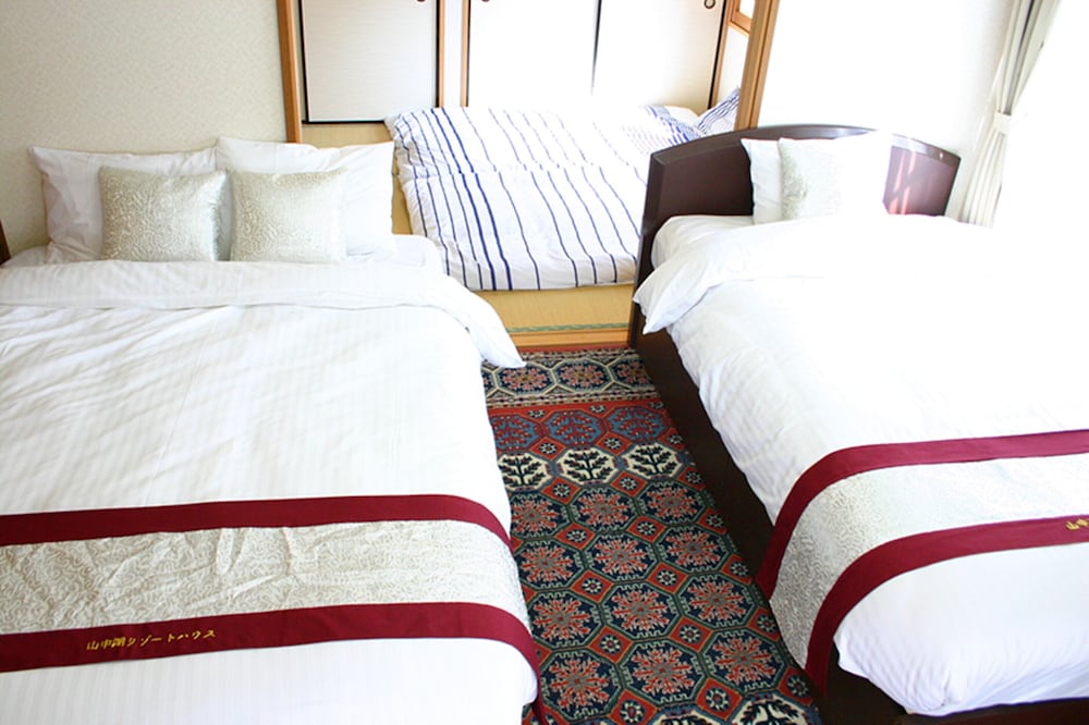 プレミア ハウス ベッド (複数台) 禁煙 レイクビュー 客室3 | 山中湖リゾートハウスⅡ