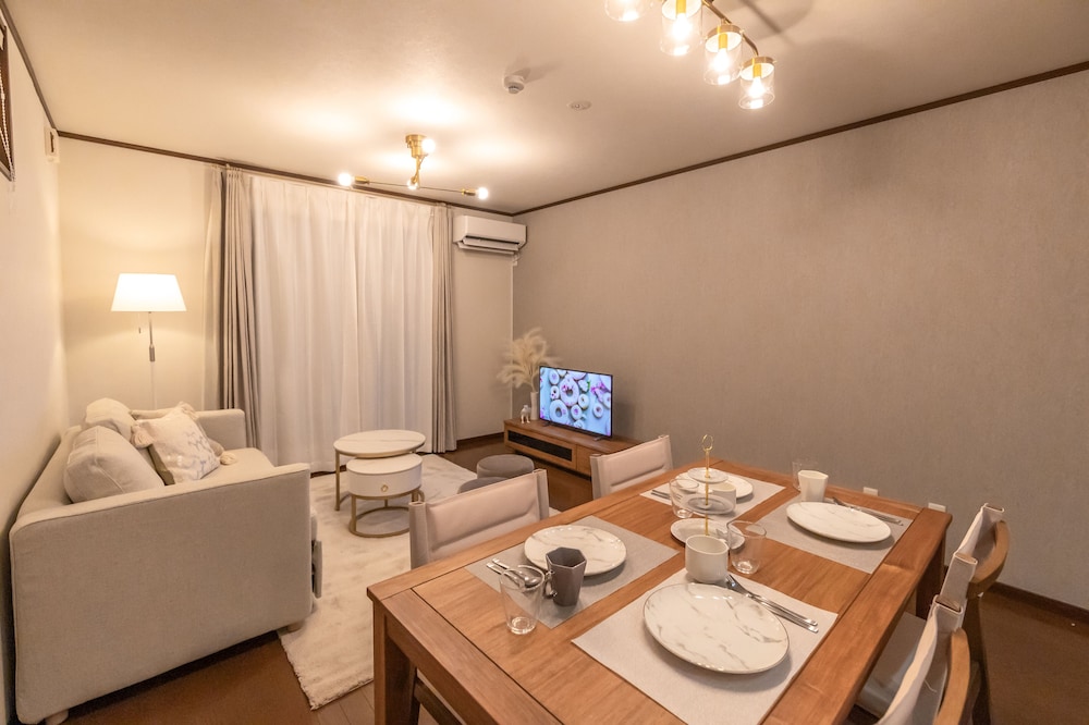 スーペリア ハウス リビング エリア1 | Ten-Cha House - Self-Check In Only