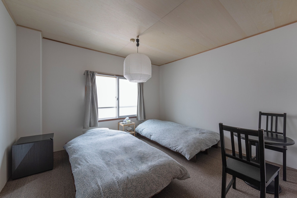 エコノミー ツインルーム 客室1 | Hostel JAQ takamatsu