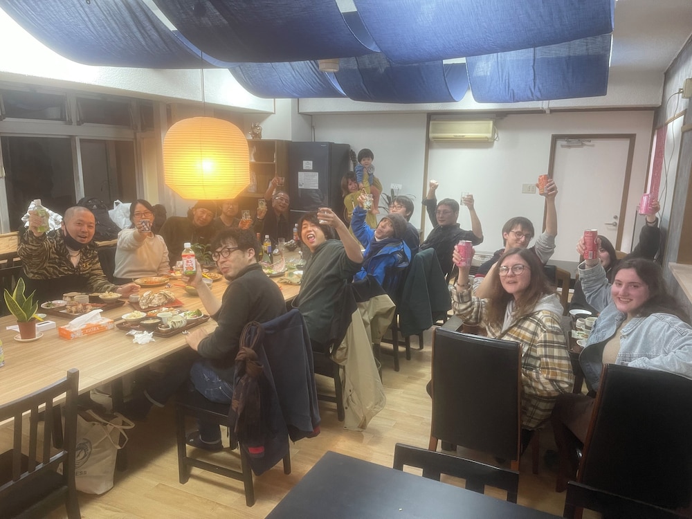 二人部屋ドミトリールーム 禁煙 客室内のダイニングエリア0 | Hostel JAQ takamatsu