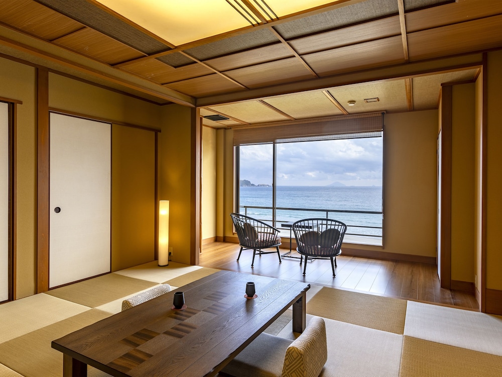 ベーシック 4 人部屋 オーシャンビュー | 伊豆薫風