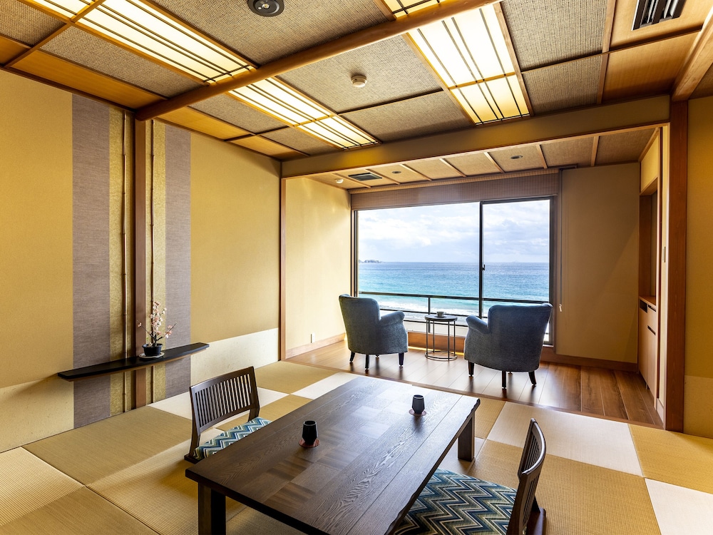 コンフォート 4 人部屋 オーシャンビュー 客室2 | 伊豆薫風