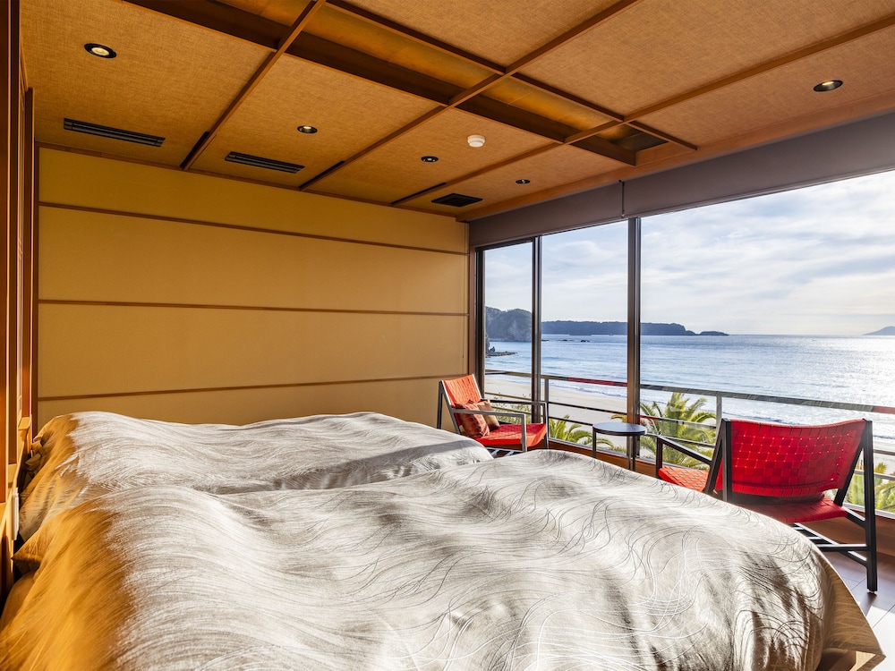 プレジデンシャル ツインルーム オーシャンビュー 客室1 | 伊豆薫風