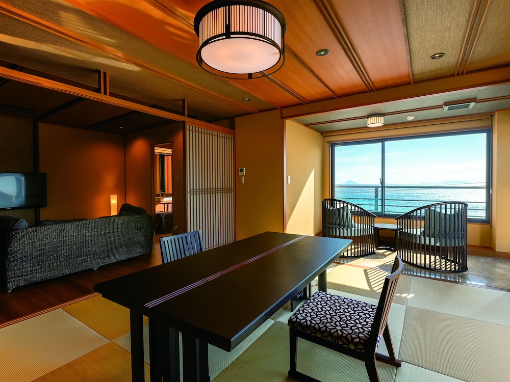 エグゼクティブ ツインルーム オーシャンビュー 客室0 | 伊豆薫風