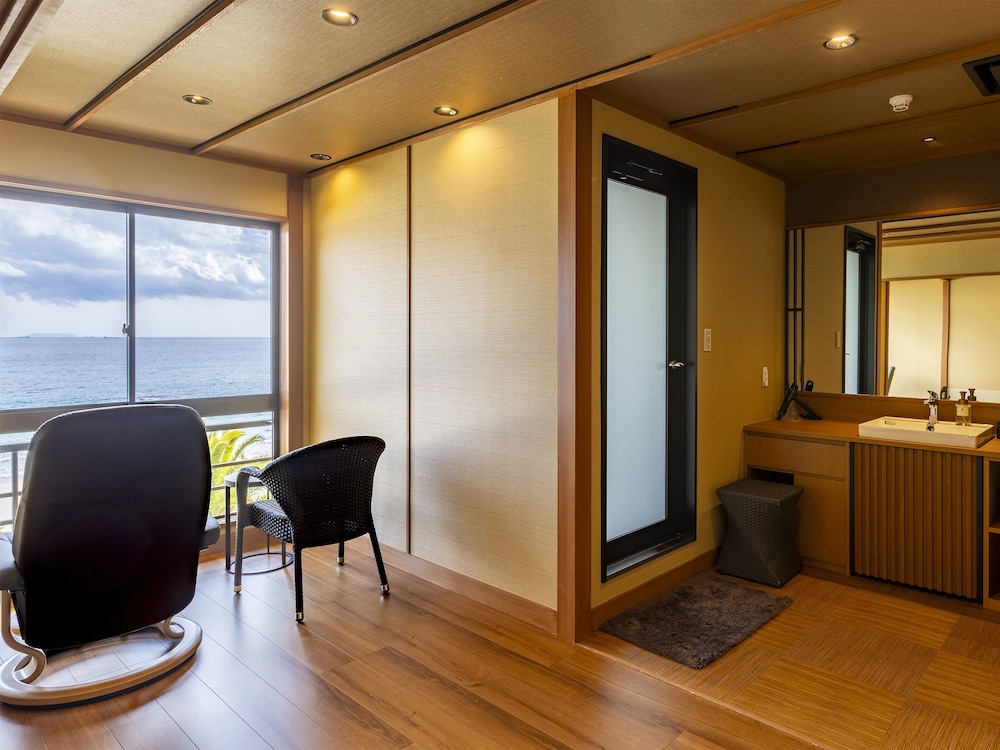 コンフォート 4 人部屋 オーシャンビュー 客室1 | 伊豆薫風