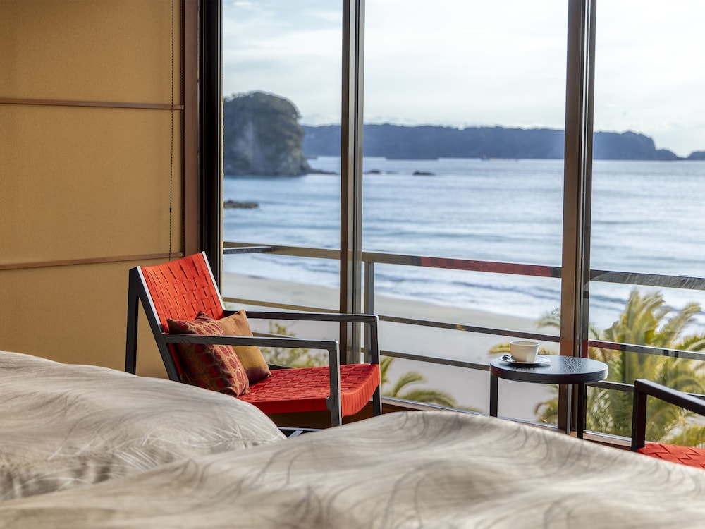 プレジデンシャル ツインルーム オーシャンビュー 客室2 | 伊豆薫風