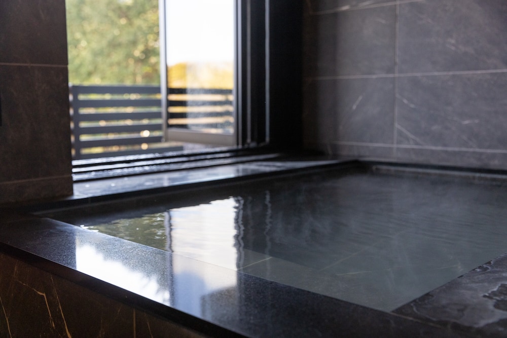 ラグジュアリースイート 綾 禁煙 バスルーム2 | 仙石原古今