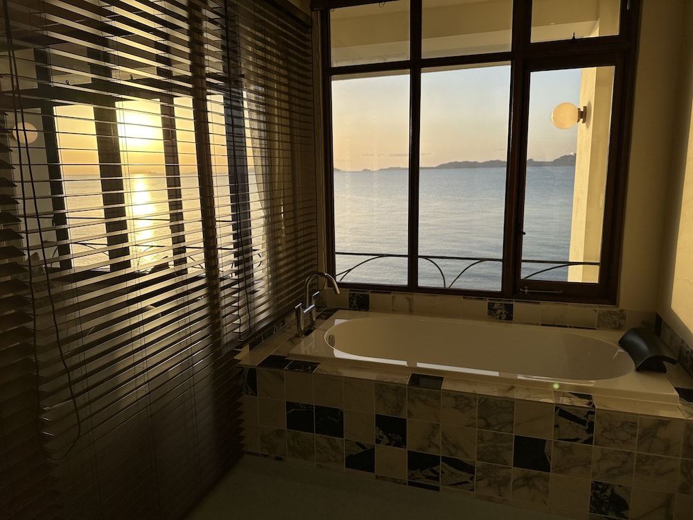 ラグジュアリー ダブルルーム バスルーム1 | ホテル カーサ ヴィーコ