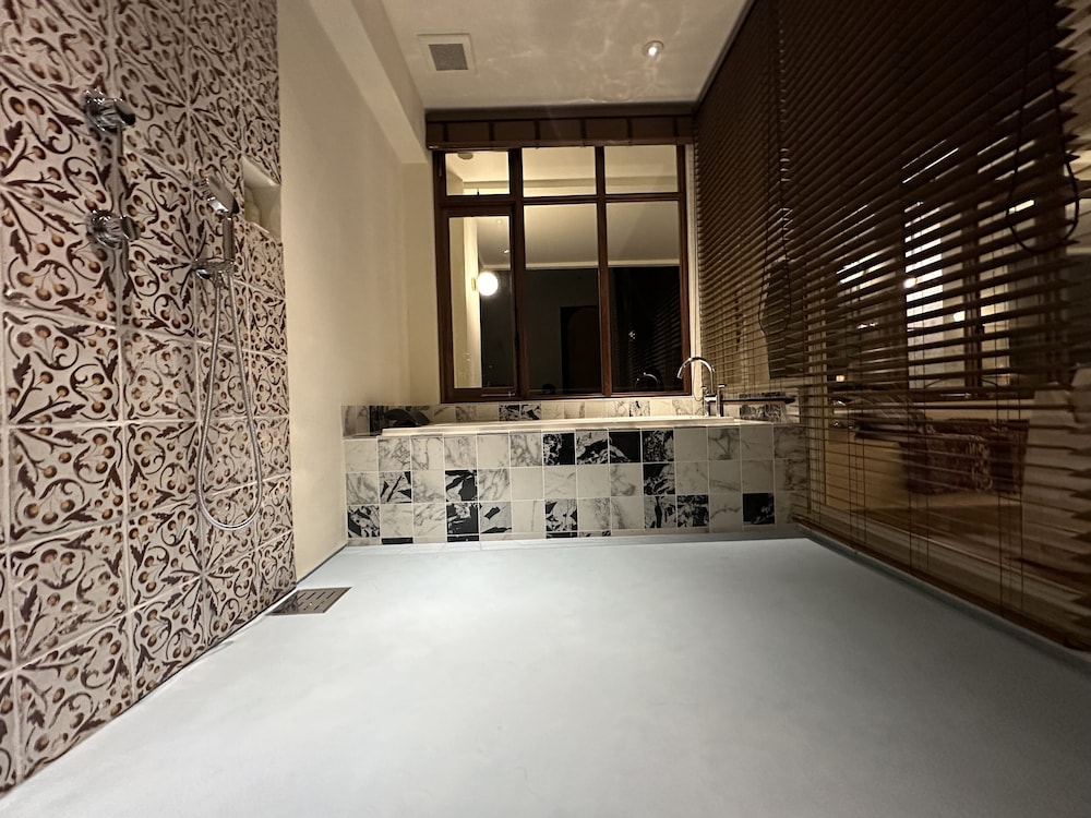 ラグジュアリー ツインルーム バスルーム0 | ホテル カーサ ヴィーコ