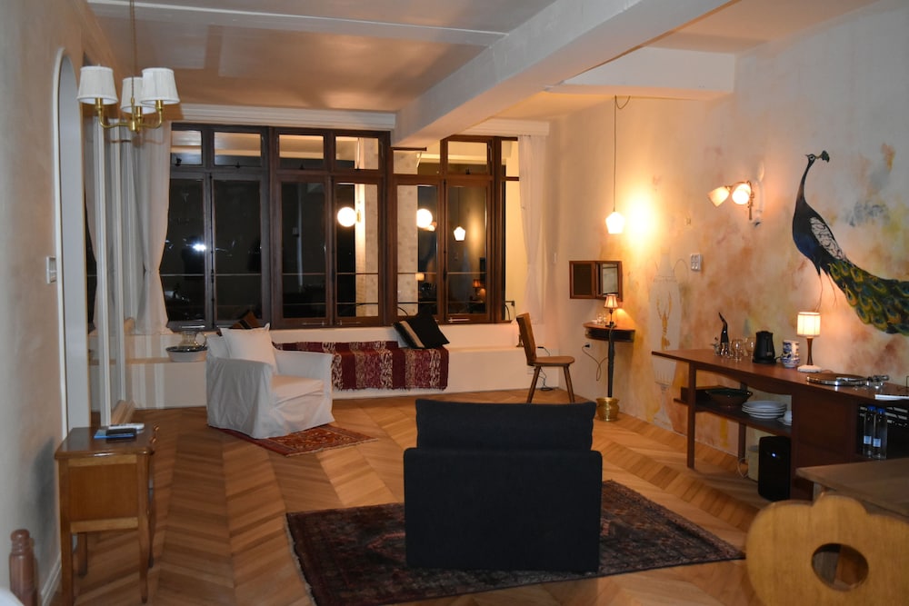 ラグジュアリー ツインルーム リビング エリア0 | ホテル カーサ ヴィーコ