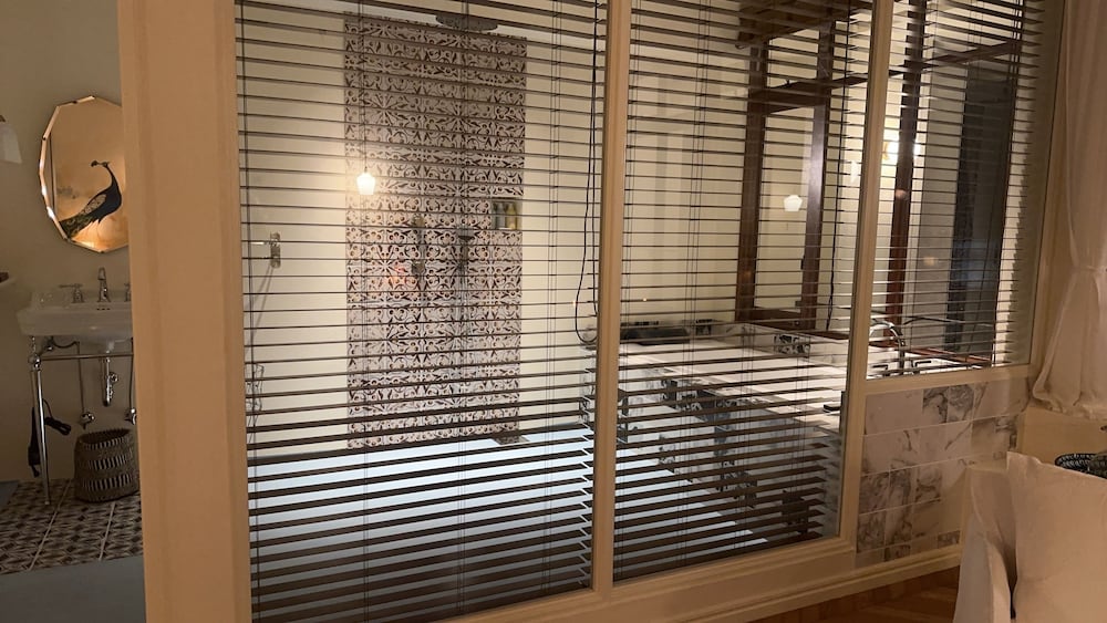 ラグジュアリー ツインルーム バスルーム2 | ホテル カーサ ヴィーコ