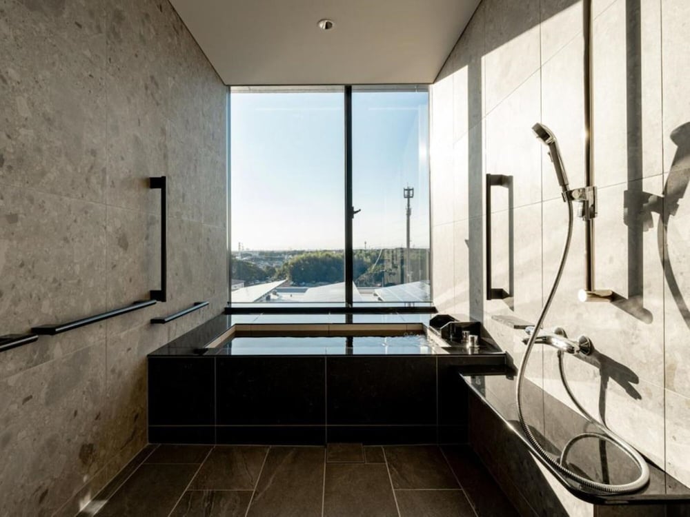 ユニバーサルスイート 禁煙 バスルーム1 | GREENITY IWATA（グリニティ イワタ）