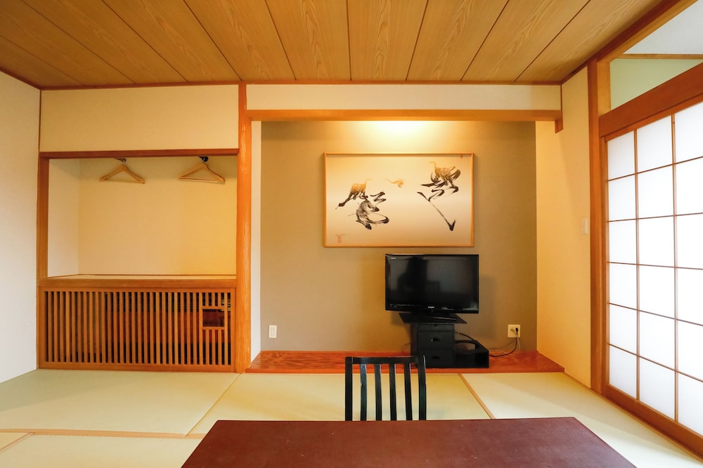 トラディショナル ルーム 5 ベッドルーム 禁煙 客室4 | 富士山中湖ホテル