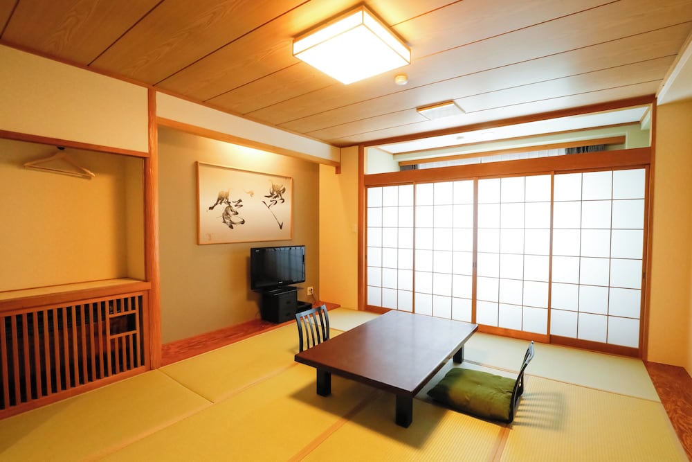 トラディショナル ルーム 5 ベッドルーム 禁煙 | 富士山中湖ホテル