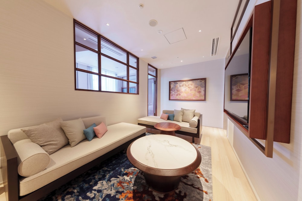 スイートダブル 禁煙 (ラウンジアクセス付き) リビング エリア0 | ホテルスプリングス幕張 Premier