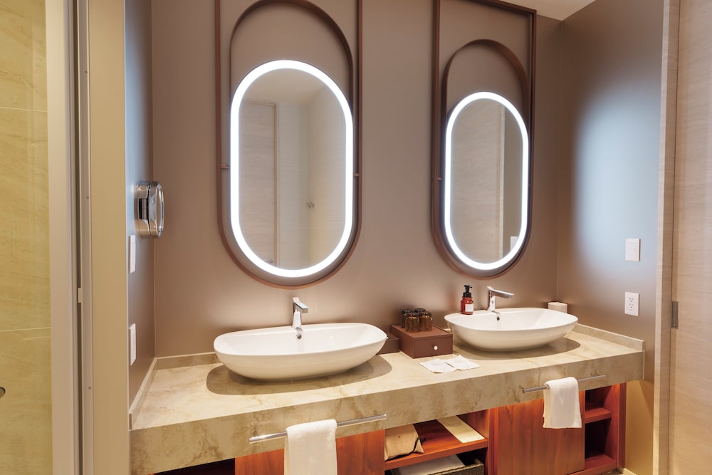 スイートダブル 禁煙 (ラウンジアクセス付き) 客室1 | ホテルスプリングス幕張 Premier