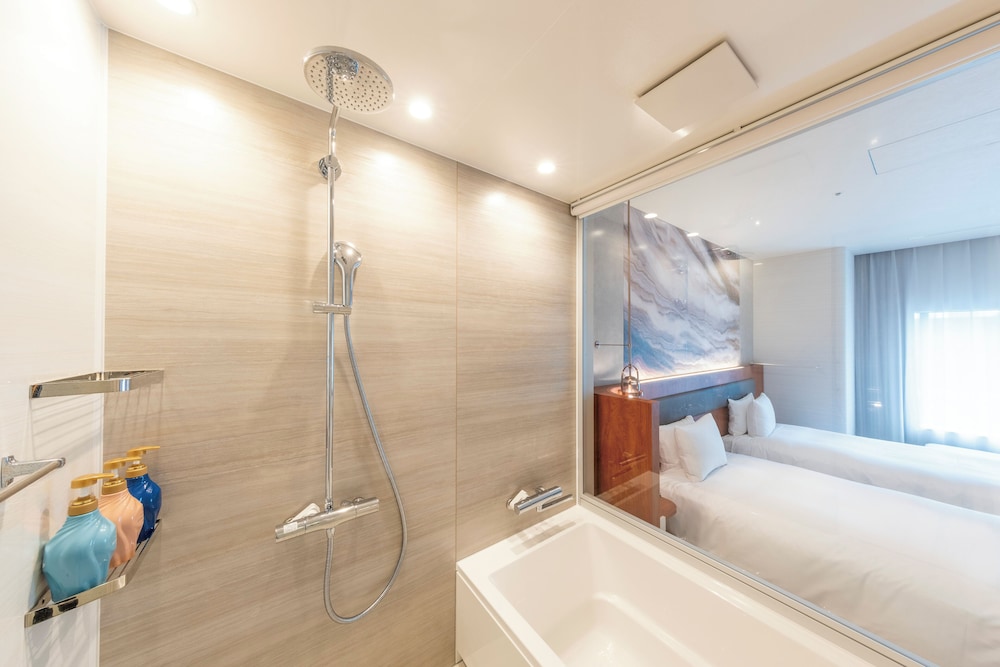 ラグジュアリー ダブルルーム 禁煙 (ラウンジアクセス付き) バスルーム0 | ホテルスプリングス幕張 Premier