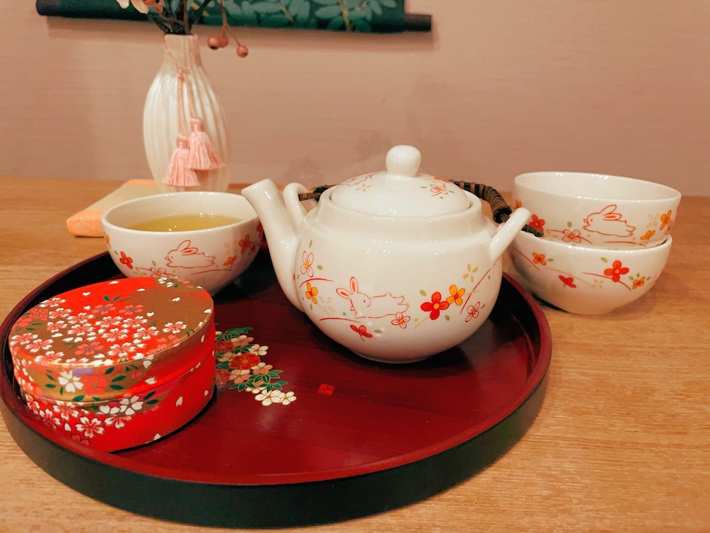 トリプルルーム リビング エリア2 | suikakan heianjingumae 酔花間