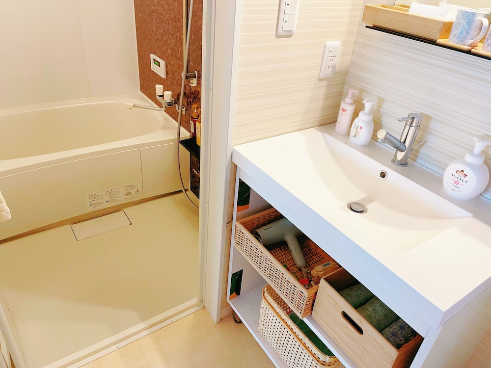 トリプルルーム バスルーム0 | suikakan heianjingumae 酔花間