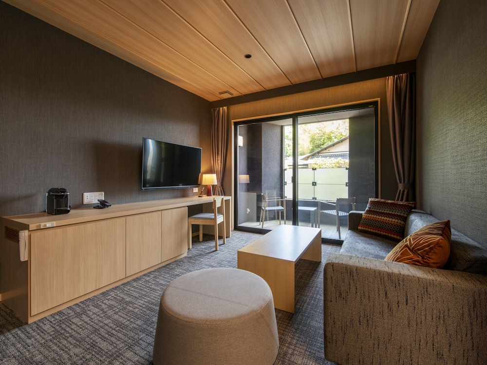 Western Modern Style Suite Room, Non Smoking 客室1 | 玉名温泉くつろぎの宿 蔵の郷