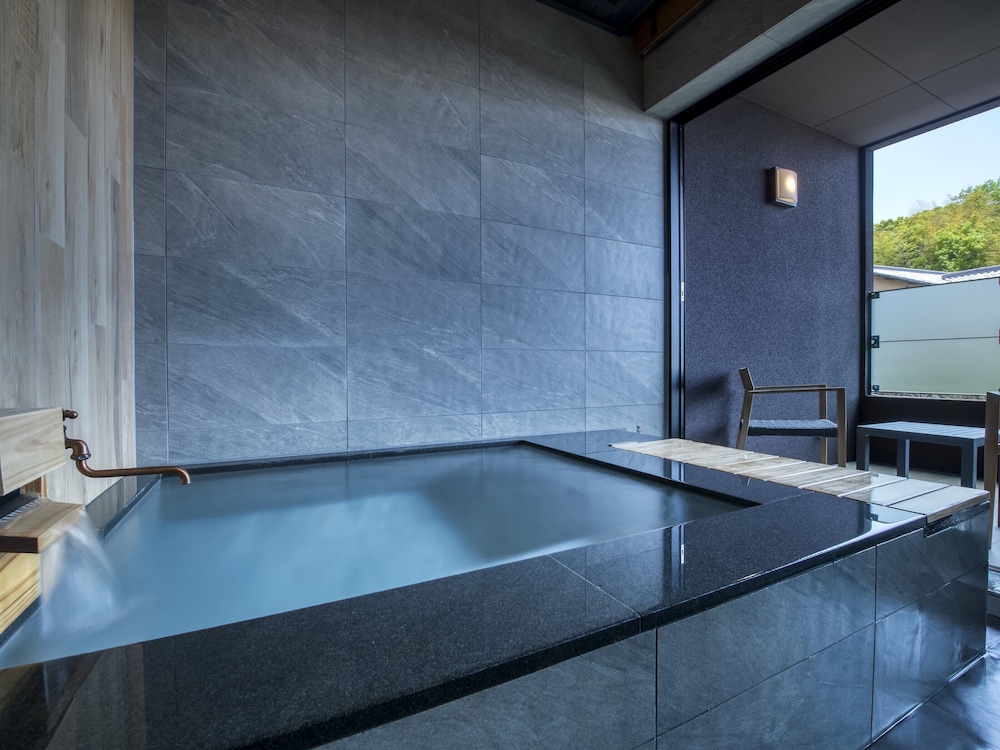 Western Modern Style Suite Room, Non Smoking バスルーム0 | 玉名温泉くつろぎの宿 蔵の郷