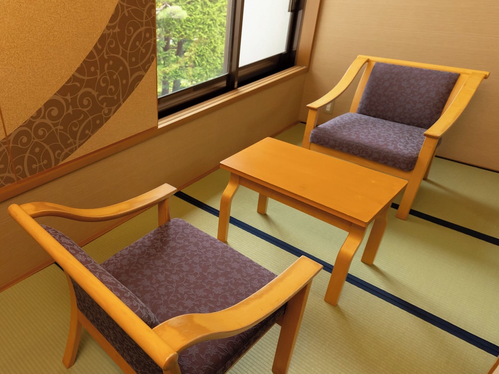 [禁煙] 本館 和室8畳 バス無し/トイレ付き/洗面付 客室4 | 龍門亭千葉旅館