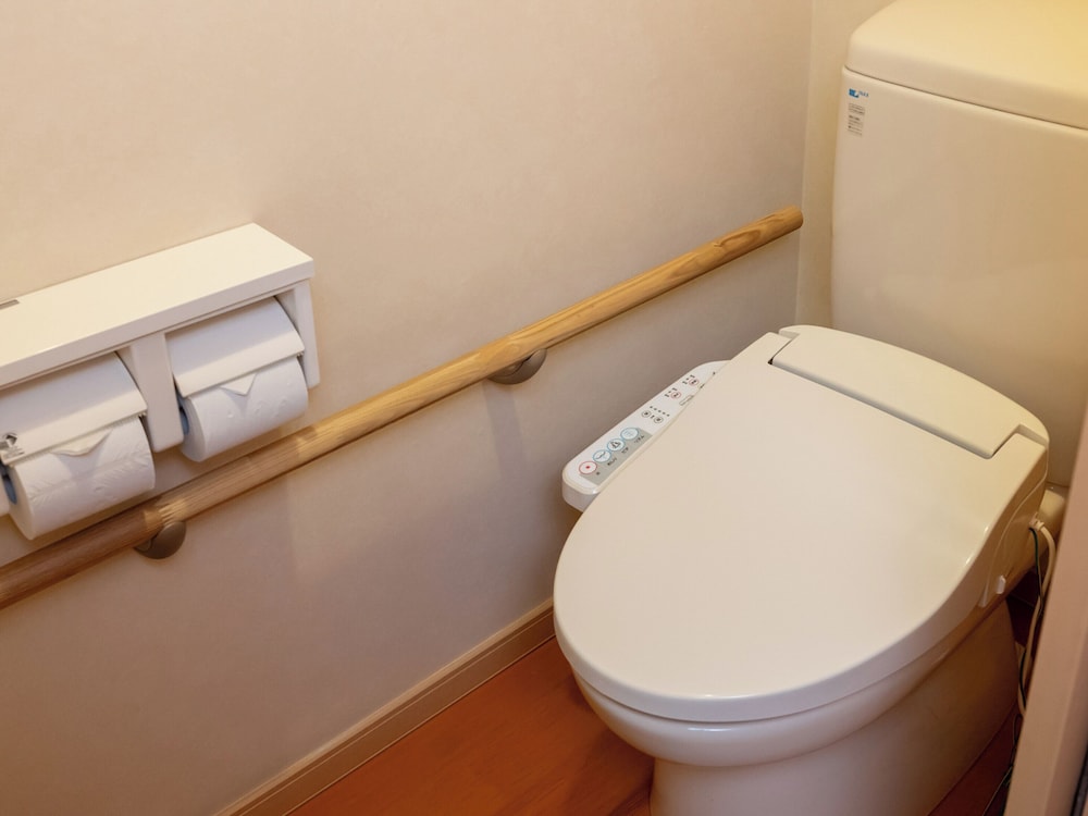 [禁煙] 東館 庭園眺望 和室15畳 バス/トイレ/洗面付 客室の設備とサービス3 | 龍門亭千葉旅館