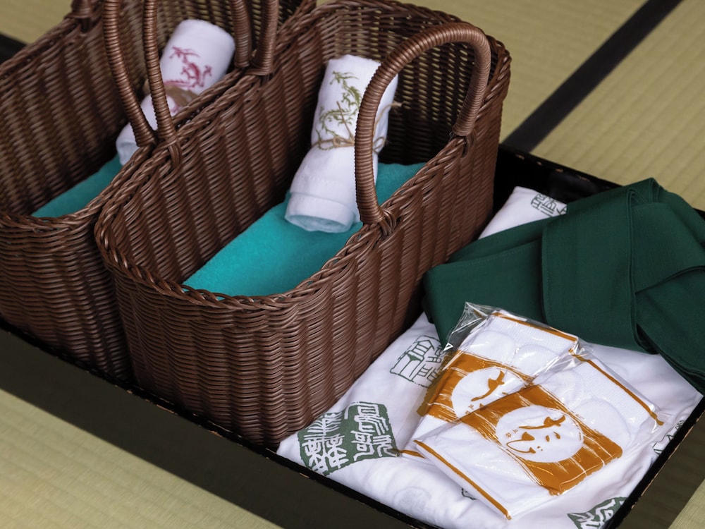 [禁煙] 東館 庭園眺望 和室15畳 バス/トイレ/洗面付 客室の設備とサービス0 | 龍門亭千葉旅館