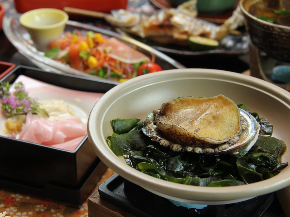 [禁煙] 本館 和室8畳 バス無し/トイレ付き/洗面付 | 龍門亭千葉旅館