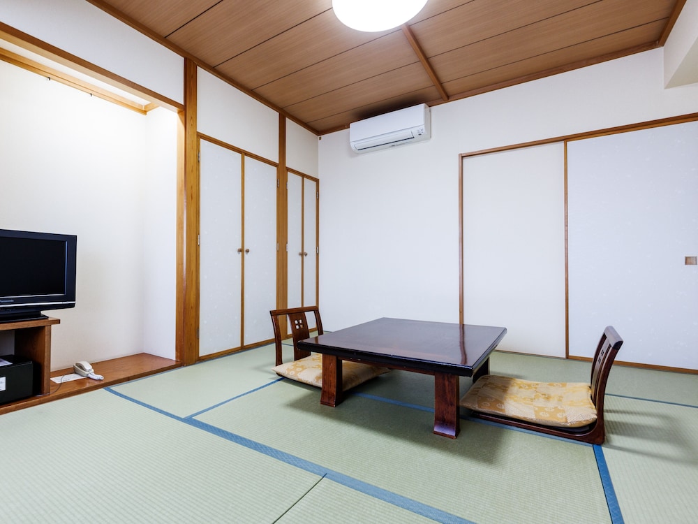 [禁煙] 和室1~4名〈海側〉 客室3 | Tabist ホテルねむろ海陽亭