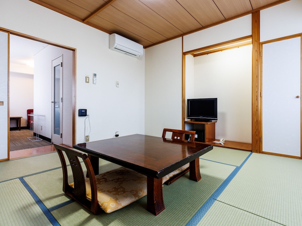 [禁煙] 和洋室1~5名〈海側〉 | Tabist ホテルねむろ海陽亭