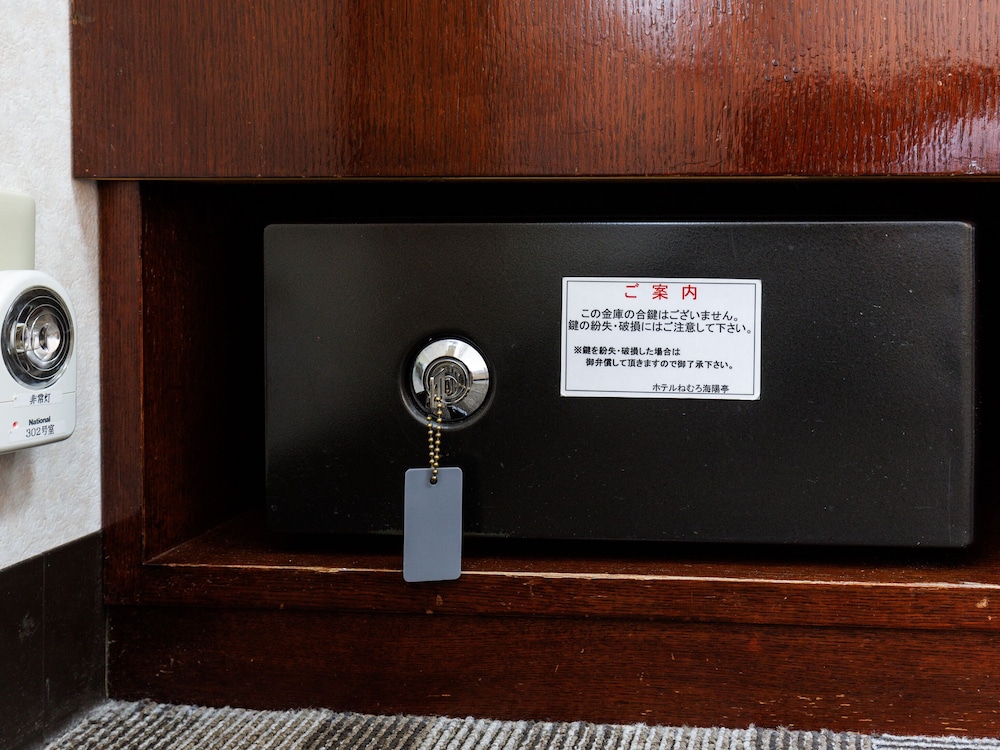 [禁煙] 洋室1~2名〈街側〉 客室6 | Tabist ホテルねむろ海陽亭