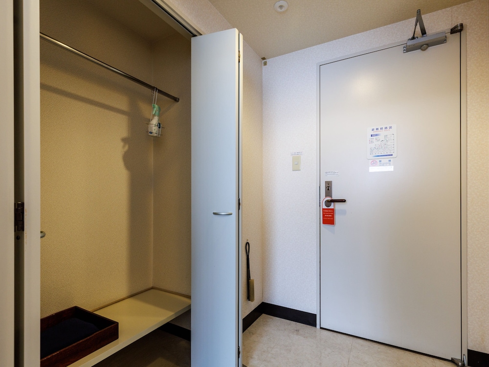 [禁煙] 洋室1~2名〈街側〉 客室8 | Tabist ホテルねむろ海陽亭