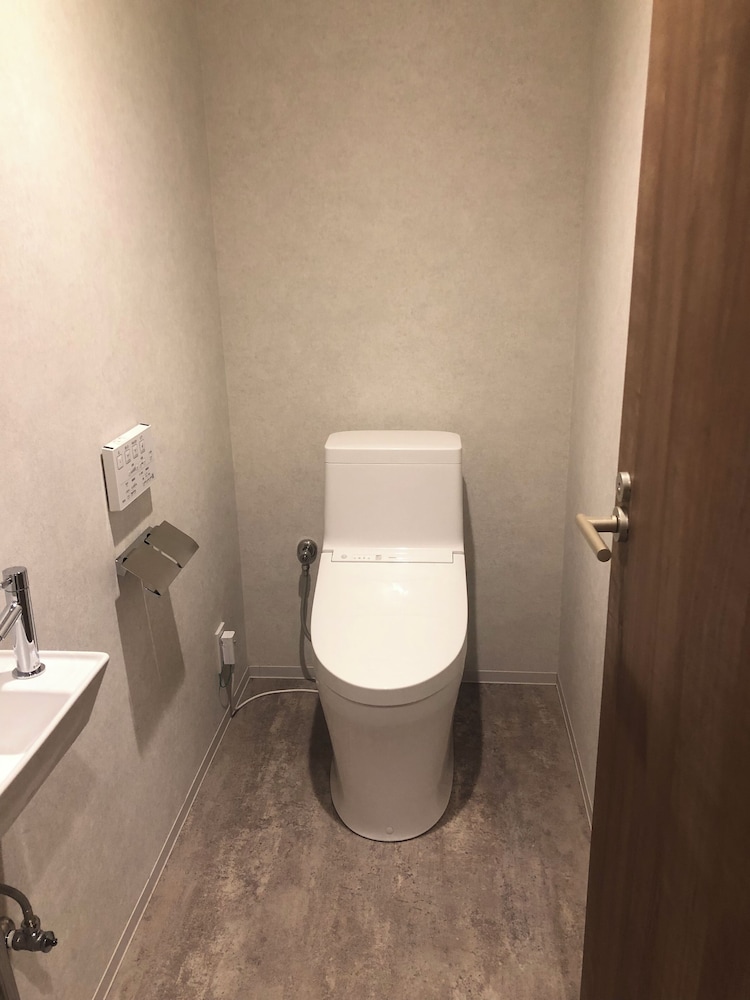 ダブルルーム 禁煙 シティビュー バスルーム0 | OHWA hostel minowa station